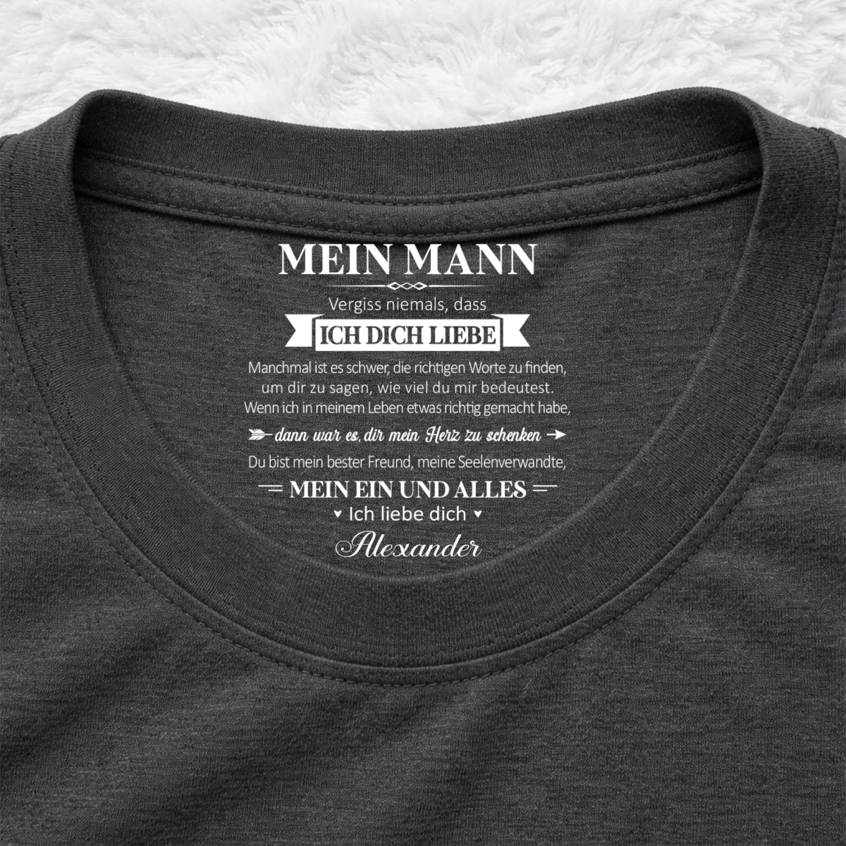Mein Seelenverwandter und mein Ein und Alles – T-Shirt mit personalisiertem Aufdruck im Innenkragen - Image 8