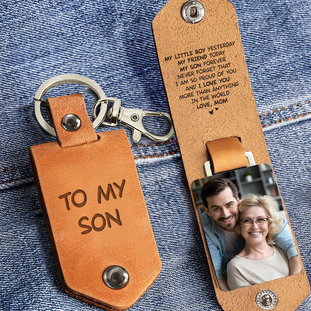 Mom Hug - Personalized Leather Photo Keychain - Image 3