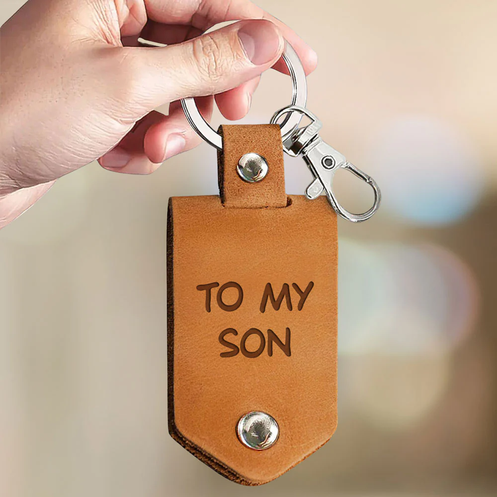 Mom Hug - Personalized Leather Photo Keychain - Image 4