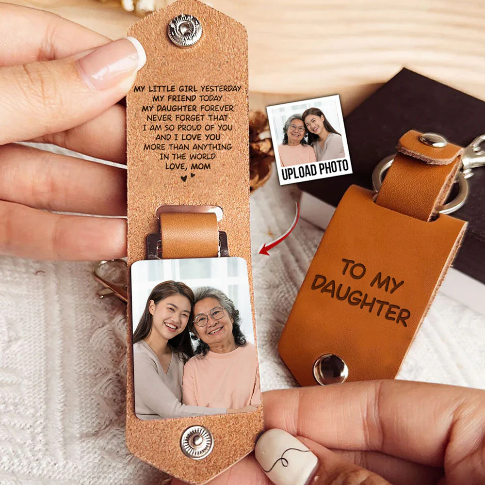 Mom Hug - Personalized Leather Photo Keychain - Image 5